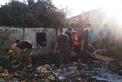  Terbangun dari Tidur, Ahmad Merasakan Badannya Panas, Ternyata Rumahnya Kebakaran
