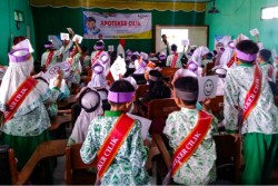 Puluhan Siswa SD Dilatih Jadi Apoteker Cilik