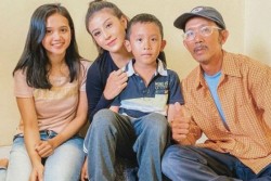 Kisah Awkarin Beri Sepeda Motor ke Pengendara Ojol yang Kehilangan Motornya