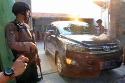 KPK Geledah Rumah Bupati Indramayu, Ini yang Dibawa