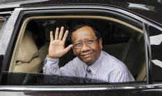 Mahfud MD Baca Undangan WA dari Istana Jelang Salat Tahajud 