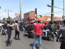 Ratusan Suporter Persis Bertahan di Perbatasan DIY-Jateng, Menunggu Teman yang Lolos Berangkat ke Jogja