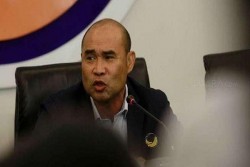 Viktor Laiskodat Beri Hukuman Anak Buahnya di Hadapan Ribuan Orang