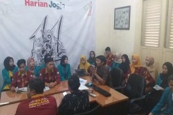 Kunjungi Harian Jogja, Mahasiswa Unisma Belajar Tentang Media Era Digital