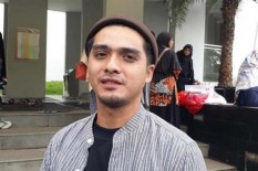 Penampilan Rambut Ricky Harun Berbeda