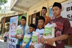 Gerakan Beras untuk Santri, ACT dan GIB Salurkan 1 ton Beras di Ponpes Kulonprogo