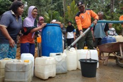 Sudah Hujan, Dropping Air Masih Berlangsung