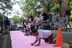 Galang Dukungan, Relawan Gibran Kumpulkan Tanda Tangan hingga Bikin KTP Gratis