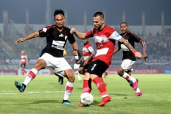Tundukkan Tuan Rumah Madura United, Persipura Naik ke Peringkat Ketiga