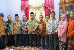 PLN UIP JBT II Bantu Pembangunan Jamban di Wonosobo