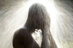Yuk Tes Kepribadian, Bagian Tubuh Mana yang Pertama Kali Kamu Basahi saat Mandi?