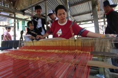 Perajin Songket dan Tenun Diminta Tak Tergantung pada Bahan Baku Impor