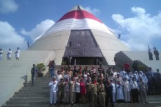 Upacara Bendera di Monjali, Ada Anak SD Main Biola Sambil Bergelantungan 