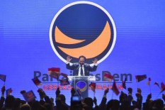Jokowi Disambut Surya Paloh di Puncak Kongres Nasdem