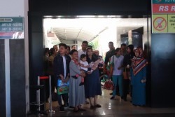 Selvi Ananda dan La Lembah Manah Tinggalkan RS PKU Solo
