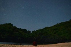 Mau Lihat Taburan Bintang di Langit? Pantai Sedahan Gunungkidul Tempatnya