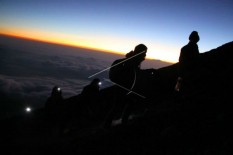 Ada Ancaman Longsor, Jalur Pendakian Gunung Semeru Masih Ditutup