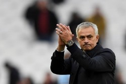 Langsung Menang di Laga Perdana Bersama Spurs, Mou Minta Maaf