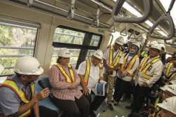 LRT Beroperasi secara Komersial, PT LRT Beri Hiburan