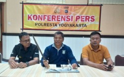 Dibacok 2 Bocah SMP, Pelajar SMA Tetap Berkendara hingga Ambruk di Mapolsek Umbulharjo Jogja