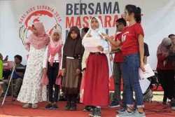 Pelajar dan Ibu-Ibu Ikut Peringati Hari AIDS 