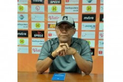 Dilarikan ke Rumah Sakit, Pelatih PSIS Semarang Nyaris Pingsan