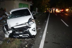 Tabrakan Mobil dan Bus di Jalan Wates, Tangan Sopir Terancam Diamputasi