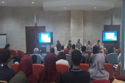 Miris, Ada Petugas Kesehatan yang Enggan Pegang Tangan Pasien HIV/AIDS