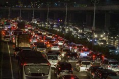 Arus Kendaraan di Tol Japek Mulai Padat Merayap