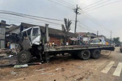 Diduga Kurang Hati-Hati hingga Sebabkan Kecelakaan, Sopir Truk Trailer Pengangkut Alat Berat Diamankan Polisi
