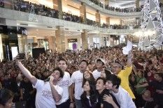Pemain Habibie & Ainun 3 Meet & Greet di Hartono Mall Yogyakarta