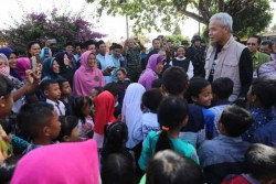 Sidak ke Gereja, Ganjar Pranowo Disambut Suster dan Santri
