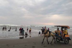 4 Wisatawan Rombongan Ponpes Gus Miftah Terseret Ombak di Parangtritis