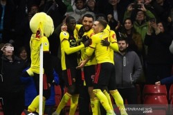 10 Pemain Watford Taklukkan Aston Villa 3-0