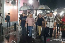 Di Tengah Gerimis, 2 Menteri Jokowi Menikmati Wisata di Kota Lama Semarang