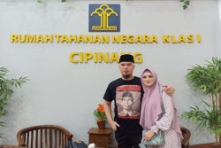 Langsung Merangkul Mulan Jameela, Ini Foto Ahmad Dhani Setelah Bebas dari Penjara