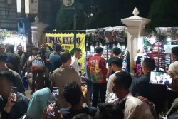 Ikut Jokowi Jalan-Jalan di Malioboro, Kaesang Beli Kaos Rp100.000 Dapat 6