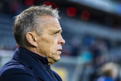 Edward Sturing Tangani Vitesse Hingga Akhir Musim