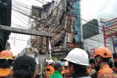 Gedung Minimarket 5 Lantai di Palmerah Jakarta Ambruk