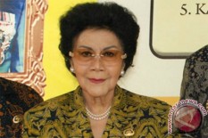 Mantan Menteri Peranan Wanita Mien Sugandhi Wafat dan Dimakamkan di Kalibata