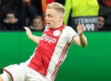 Buru Donny van de Beek dari Ajax, MU Siapkan Rp912 Miliar