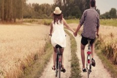 Weekend Bingung Mau Kemana Bersama Pasangan? Ini 8 Ide Kencan yang Murah Meriah
