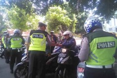 Sama-Sama Tak Hidupkan Lampu Motor, Rakyat Ditilang, Presiden Lolos. Begini Penjelasan Staf Presiden ...