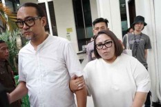 Nunung Tertangkap Kamera di Bandara Solo, Ternyata Kunjungi Ibu hingga Kulineran