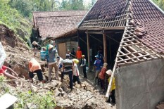 Longsor di Jurangjero Jebol Tembok Rumah Milik Tarso