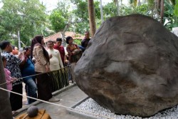 Angkringan Raja Keraton Agung Sejagat di Godean Sering Didatangi Mobil-Mobil Mewah