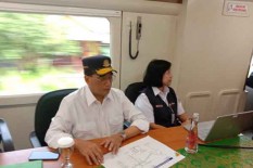 Menhub Gelar Rapat di Dalam Kereta Api yang Berjalan