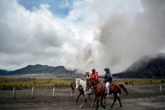 Bromo Ditutup Sebulan untuk Kendaraan, Wisatawan Boleh Naik Kuda