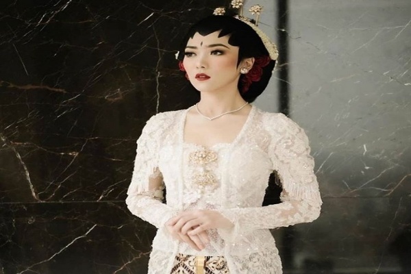 Isyana Sarasvati Menikah, Ini Makna Kebayanya 