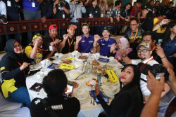 Valentino Rossi & Maverick Vinales Sapa Penggemar Indonesia
